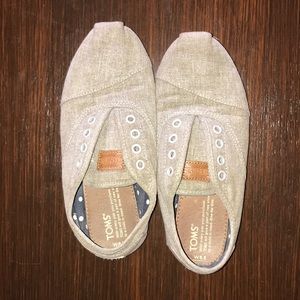 Tan Toms